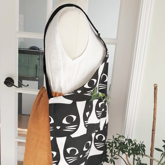 Womens Japanese CrossBack Apron. Cat lovers apron. No Ties Apron. Upcycled apron - Picture 8 of 8